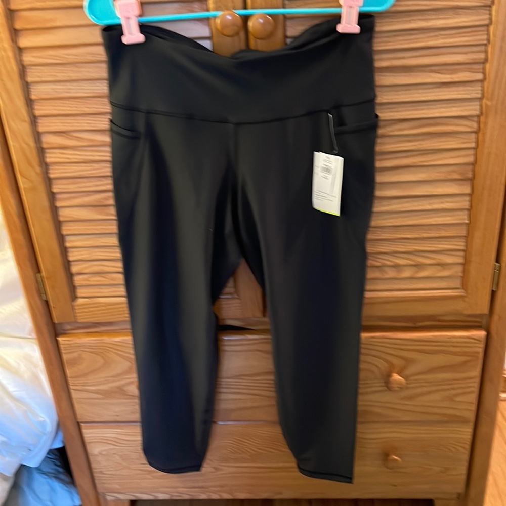 NWT Old Navy Black Powersoft 7/8 Leggings size 1X